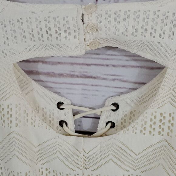 Love Fire, Cream Lace up Crochet Romper, Medium - Picture 8 of 9